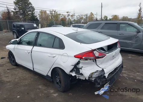 2017 Hyundai Ioniq Hybrid Blue из США, поврежденный, VIN KMHC65LC3HU030611